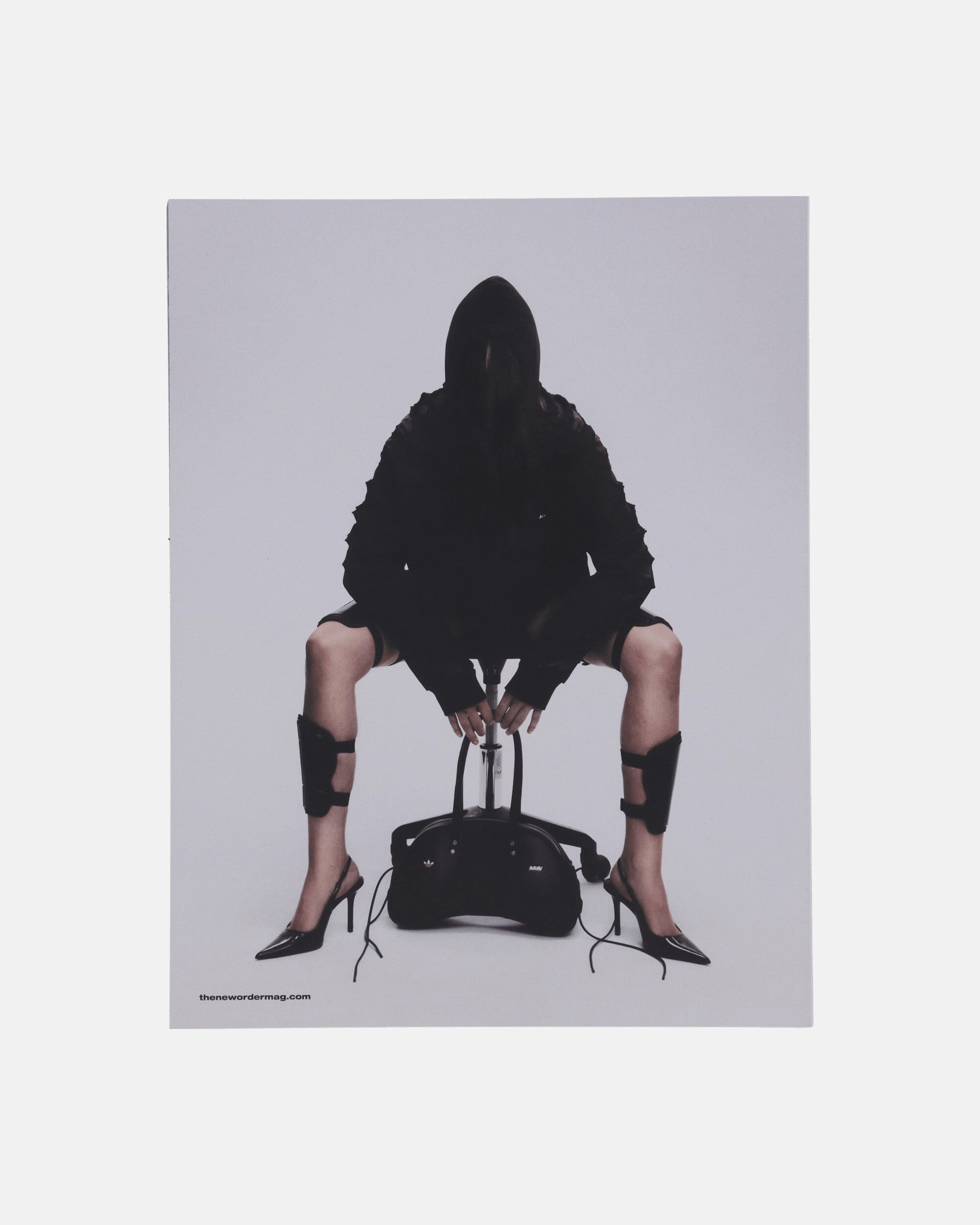 Issue 33: BEATE SKONARE KARLSSON'S AVAVAV