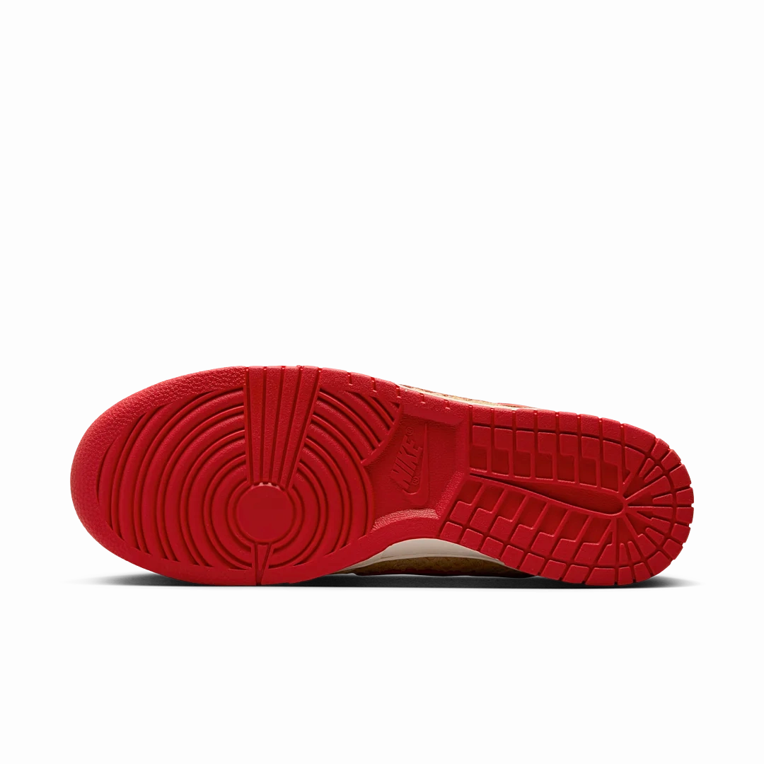Nike Dunk Low Retro SE Strawberry Waffle