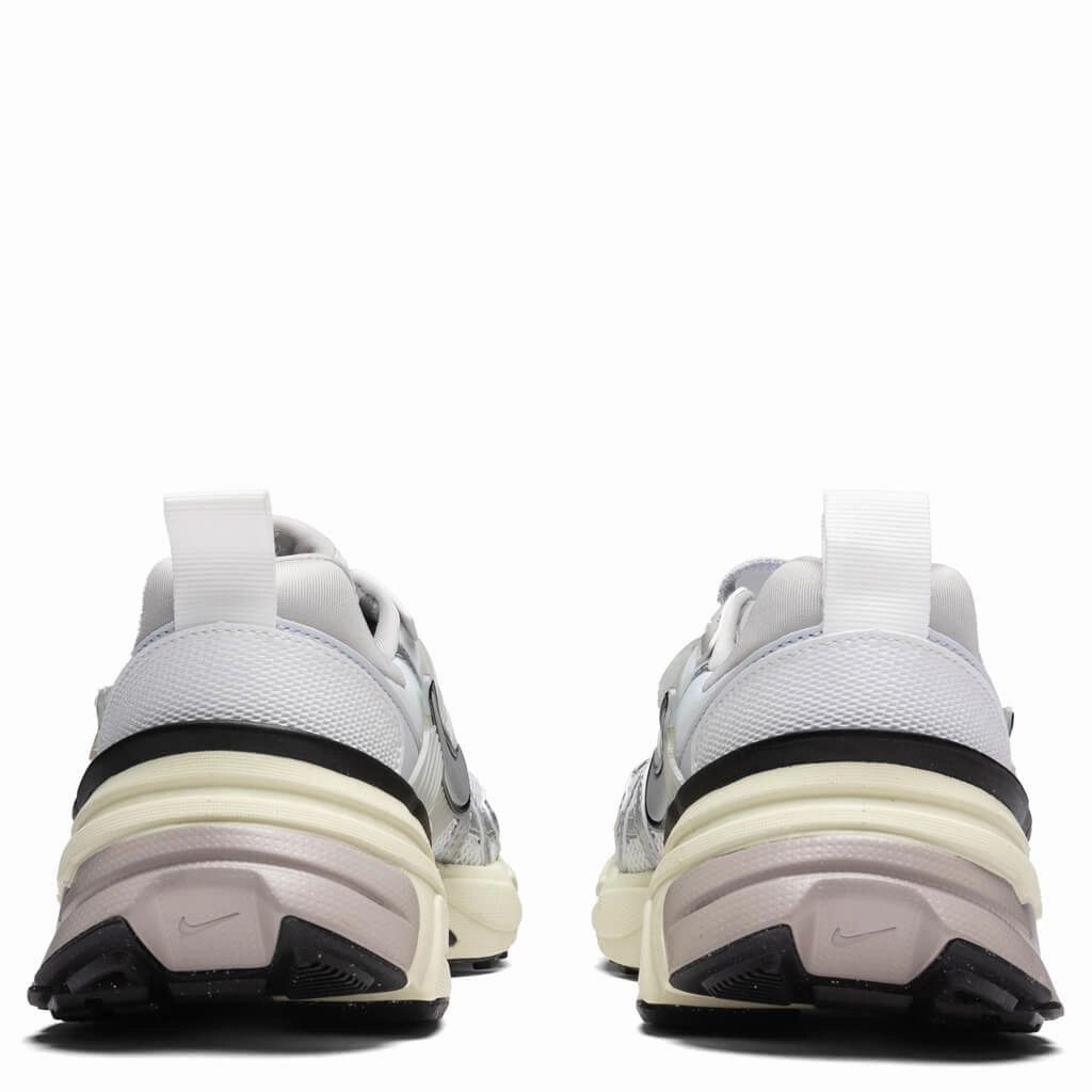 V2K Run - Summit White/Metallic Silver